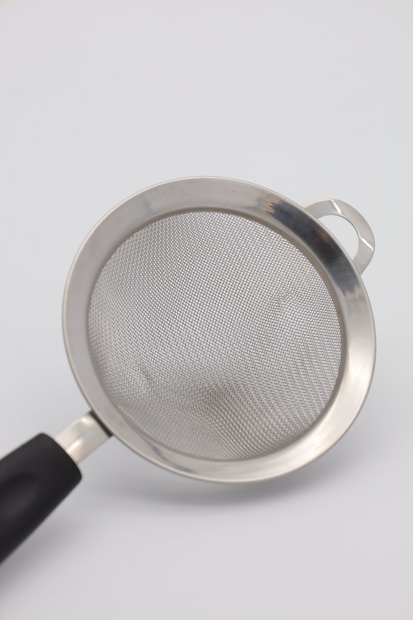 Stainless Steel Fine Mesh Strainer/Sieve with Easy Grip Black Handle – 10cm, 16cm, 20cm Sizes.