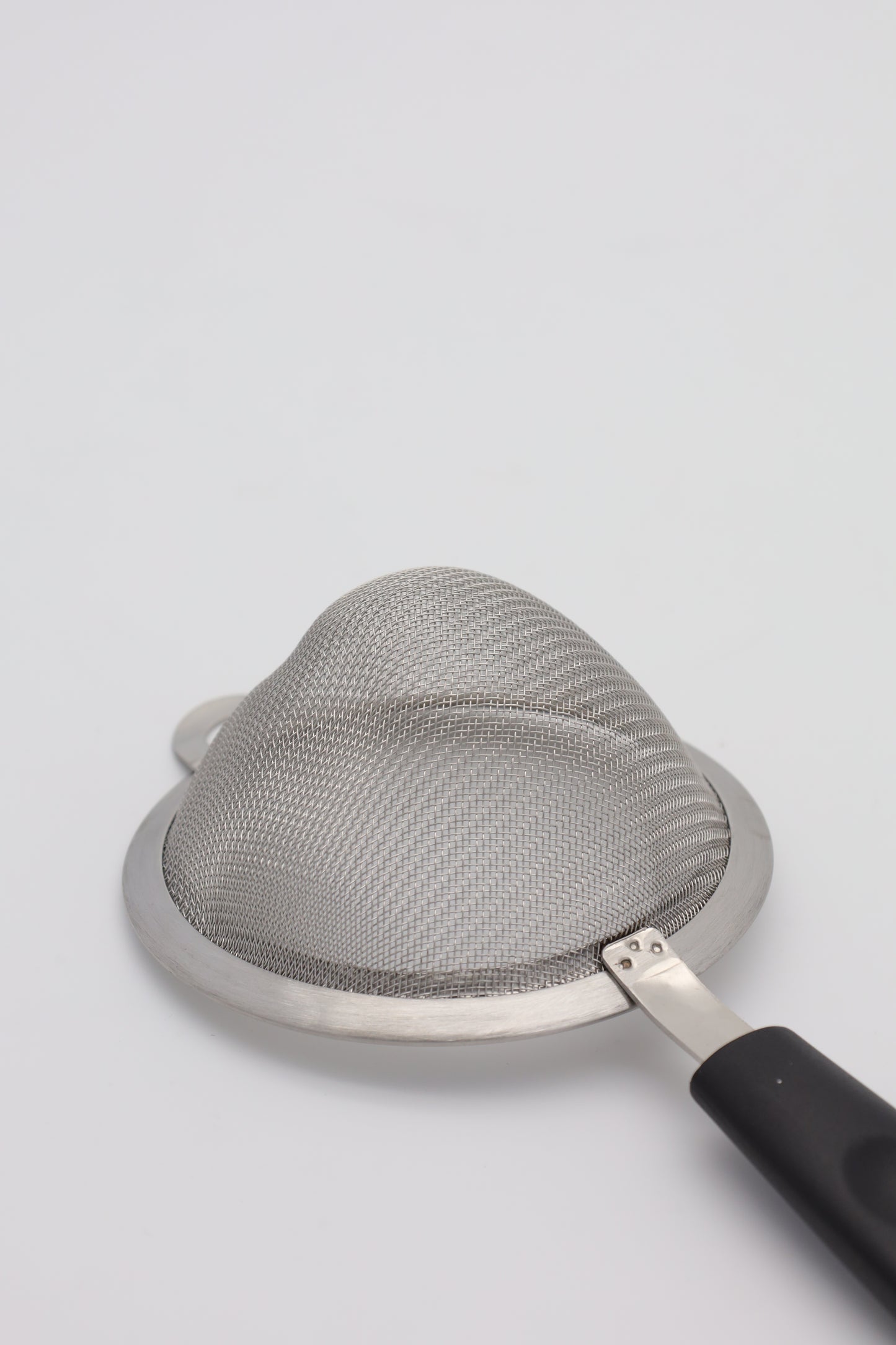 Stainless Steel Fine Mesh Strainer/Sieve with Easy Grip Black Handle – 10cm, 16cm, 20cm Sizes.