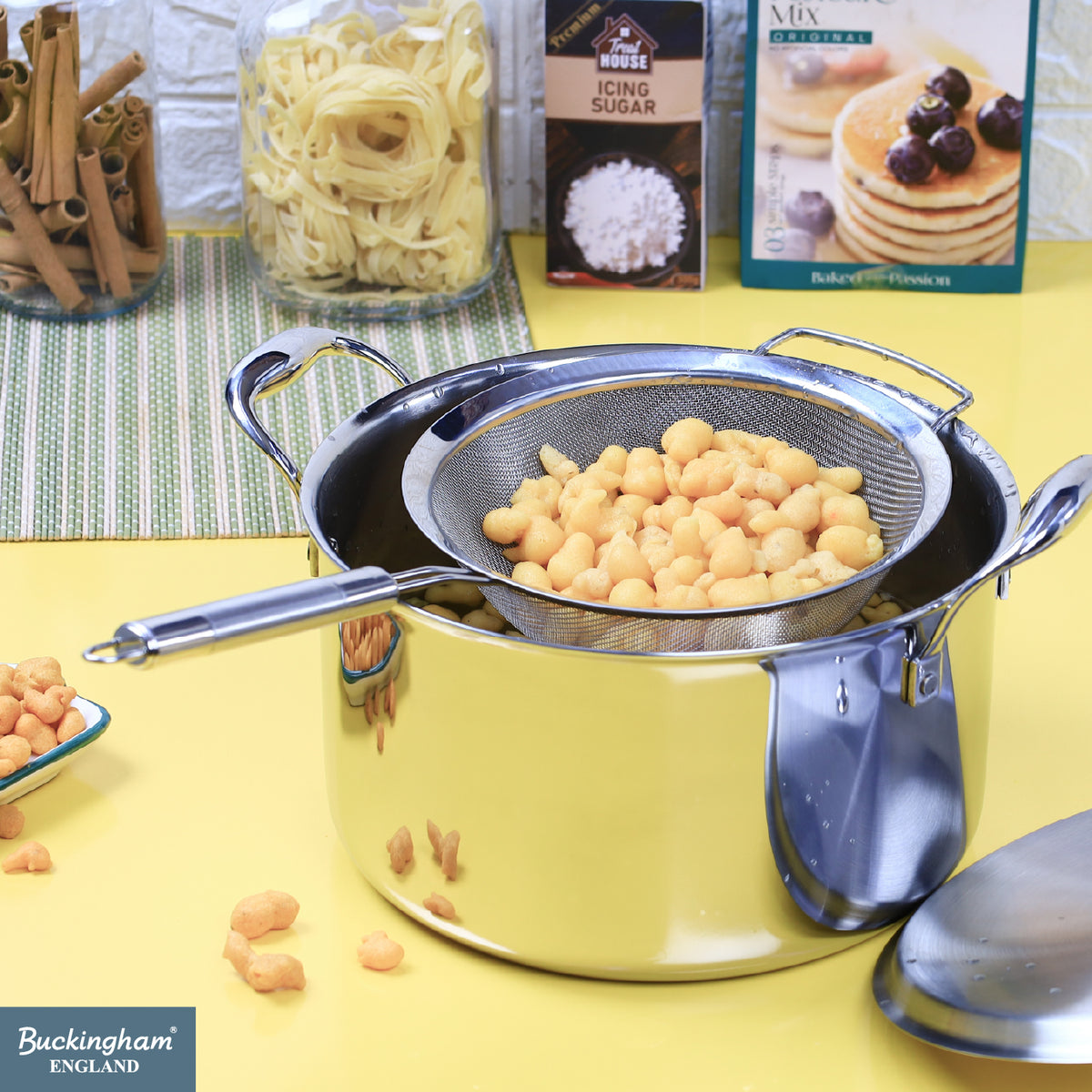 Buckingham Fine Mesh Stainless Steel Sieve with Easy Grip Handle